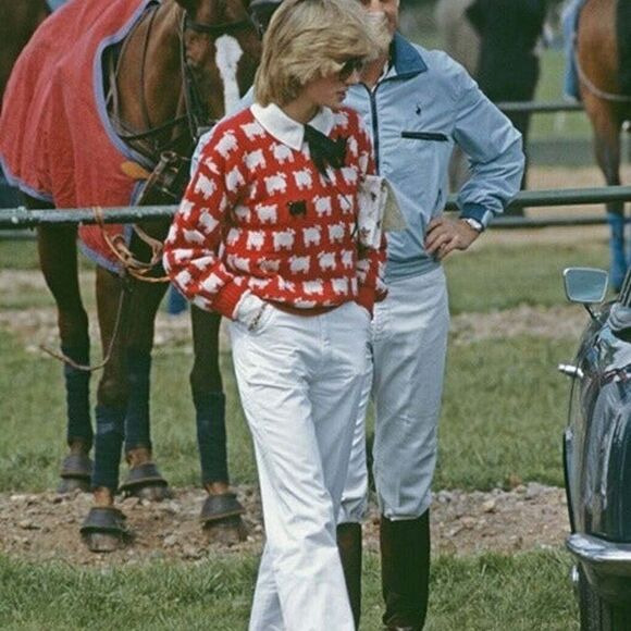 PRINCESS DIANA BLACK SHEEP RED SWEATER INSPIRED - Picture 10 of 12